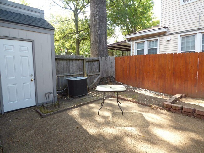 Building Photo - 1695 Belvedere Ct