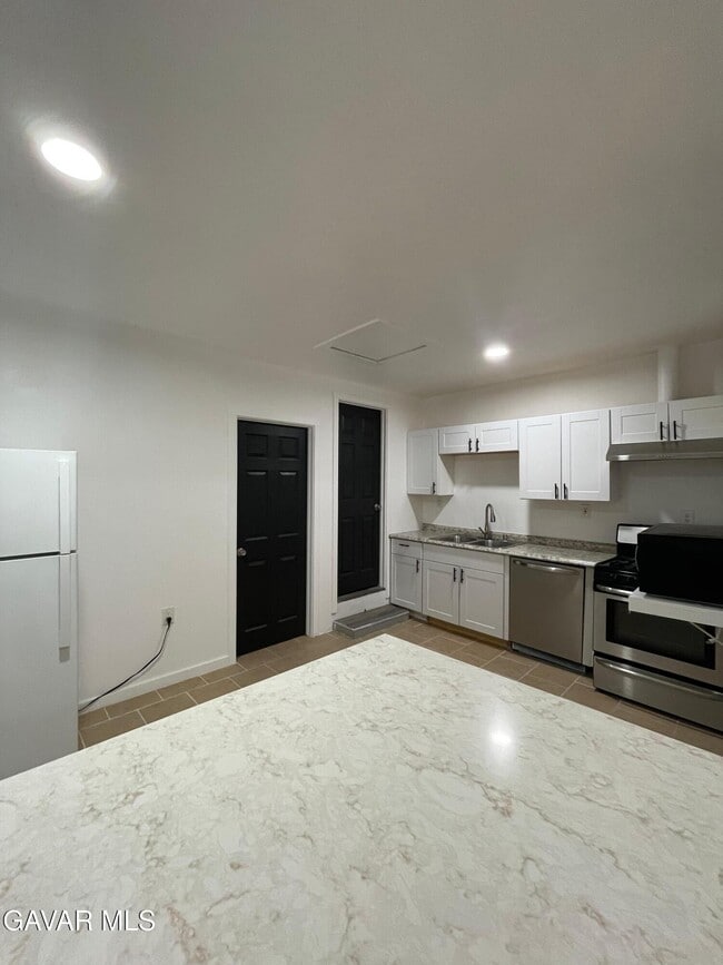 Building Photo - 369 E Avenue R4