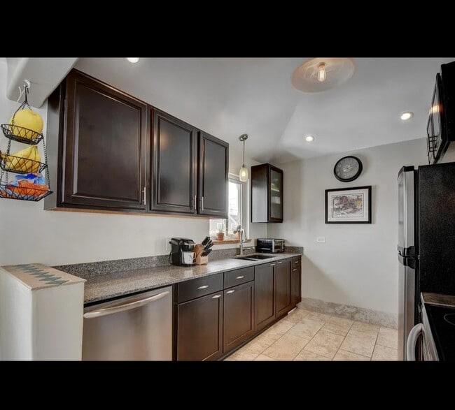 Building Photo - 4720 Alcott St