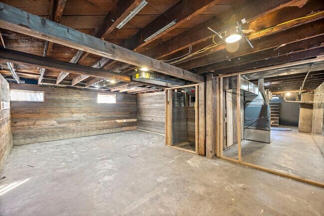 Building Photo - Charming 2-Bed 2-Bath Tacoma Craftsman | S...