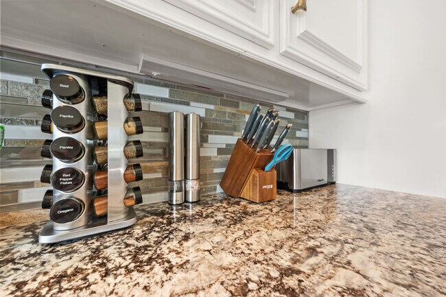 Building Photo - 1012 Chestnut Dr