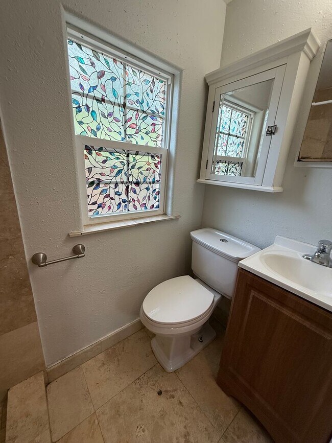 Building Photo - 1 Bedroom 1 Bathroom with WD