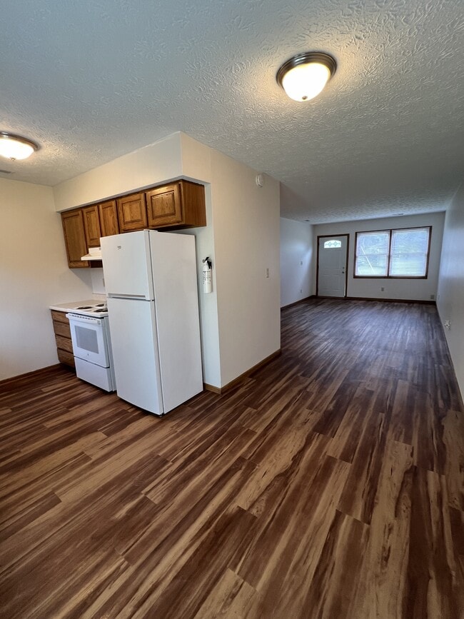 Building Photo - 910 N Meridian St Rd