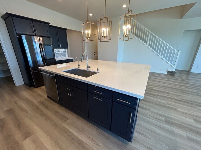 Building Photo - Spacious 4 Bed 2.5 Bath Home in Ellis with Solar!