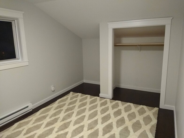 Upstairs Bedroom - 3905 Almira Dr