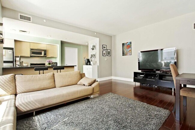 Building Photo - 350 W 42nd St