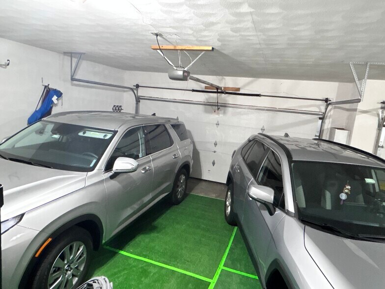 Three car garage - 507 Wheatland Dr