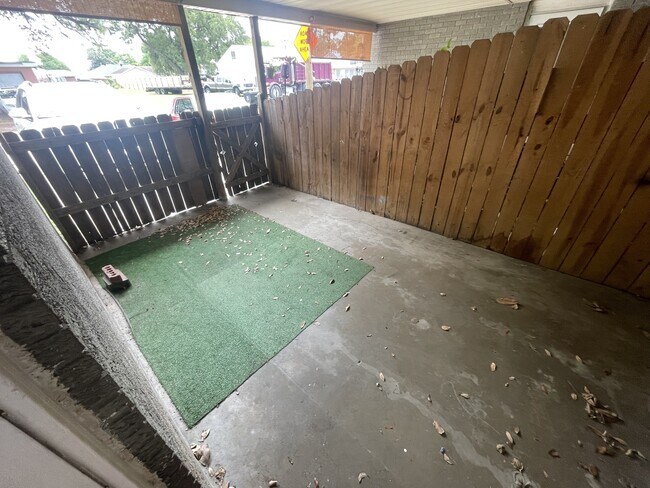 Building Photo - 2722 Delille St