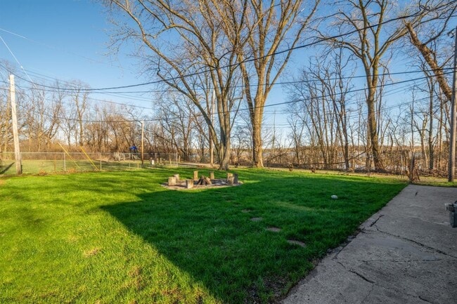 Building Photo - 3 bedroom / 1 bathroom Home for rent in Hobart