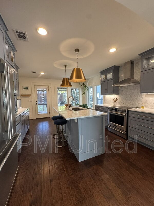 Building Photo - 4057 W 7th St