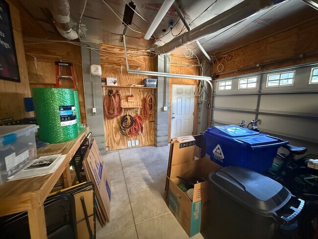 Building Photo - 3 Bedroom 2 Bath House in Lighthouse Point...