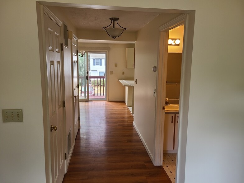 Building Photo - 48 Lochmere Ln