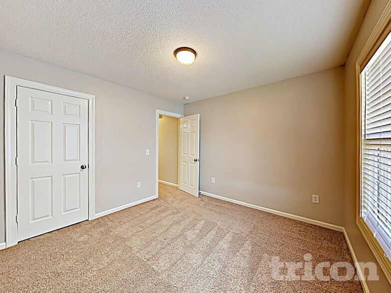 Building Photo - 923 Loch Lomond Cir