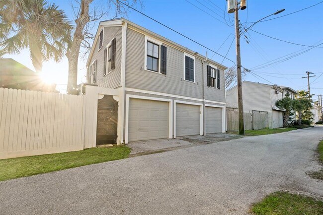 Building Photo - 1512 Rosenberg St