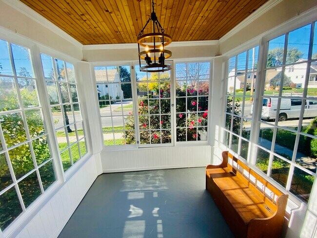 Building Photo - 1422 Markley St