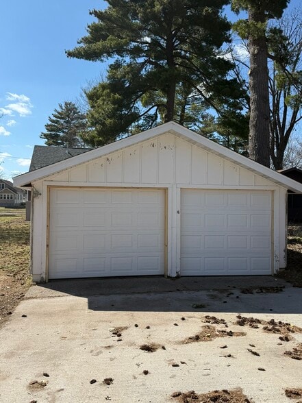 Building Photo - 823 Craite Ave