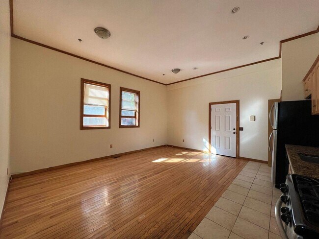 Building Photo - 580 Jersey Ave