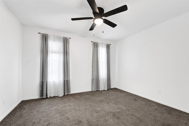 Building Photo - 16215 Cairngorm Ave