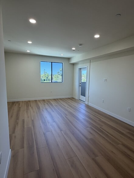 Building Photo - 14535 Weddington St