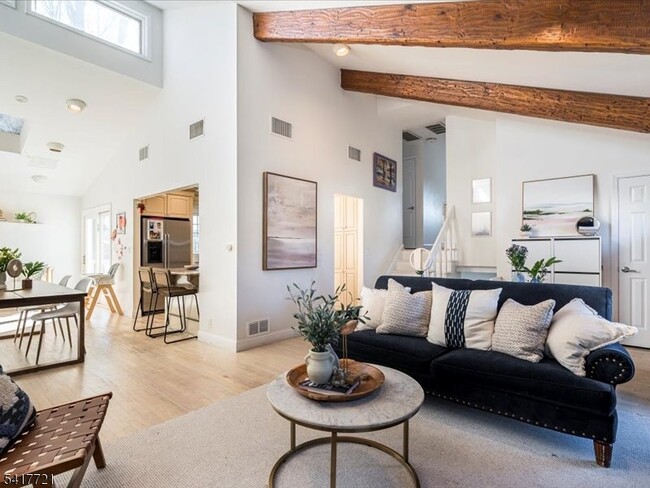 Building Photo - 15 Windemere Rd