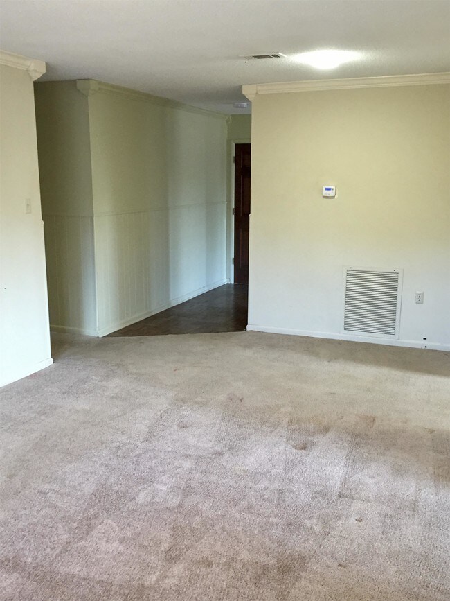 Building Photo - 4 Water Oak Dr