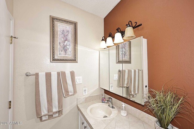 Building Photo - 6242 S Cypress Point Dr