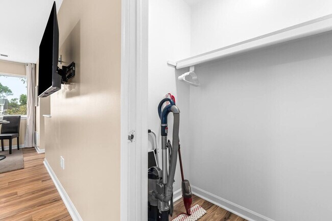 Building Photo - 18308 Mesle St