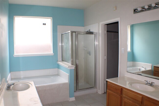 Building Photo - 12231 Ashford Park Dr