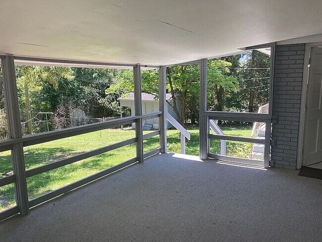 Building Photo - Peaceful home in Forest Acres!