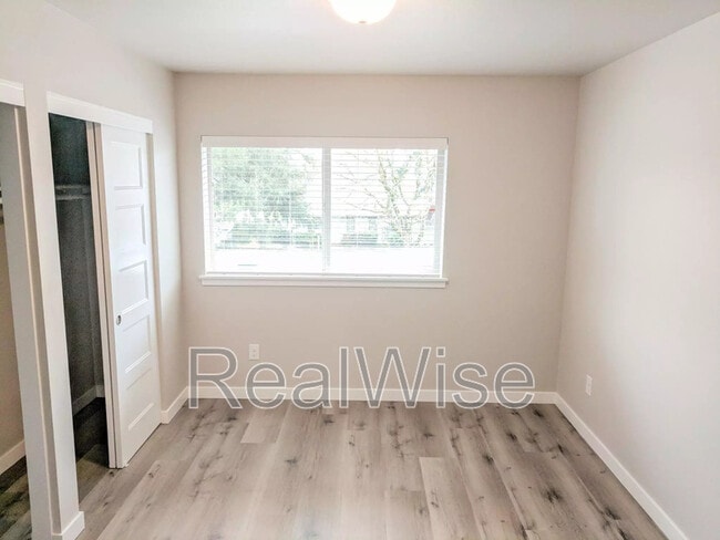Building Photo - 8300 SE Flavel St