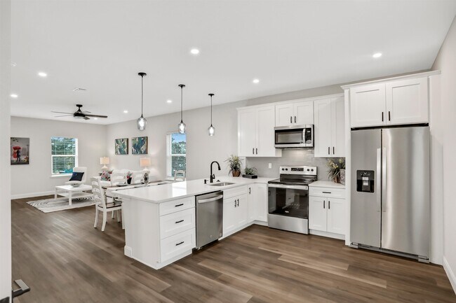 Building Photo - 524 Arricola Ave