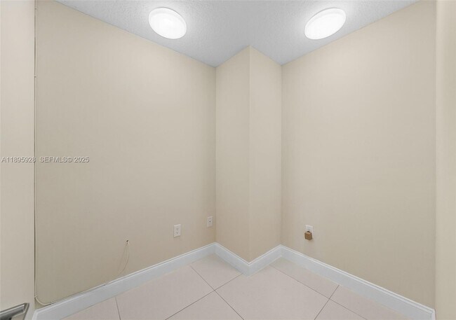 Building Photo - 1412 NE 53rd Ct