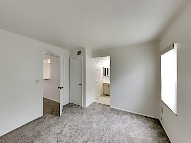 Building Photo - 3266 SE Aster Ln