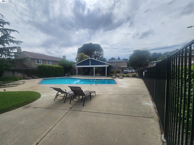 Building Photo - 7596 Silvertree Ln