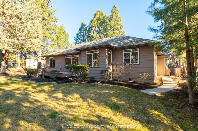 Building Photo - Single Level Home Near Rivers Edge Golf Course!