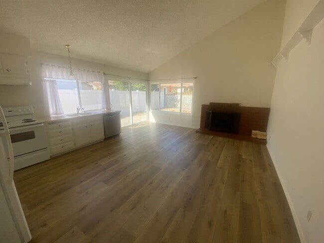 Building Photo - Mission Oaks Home