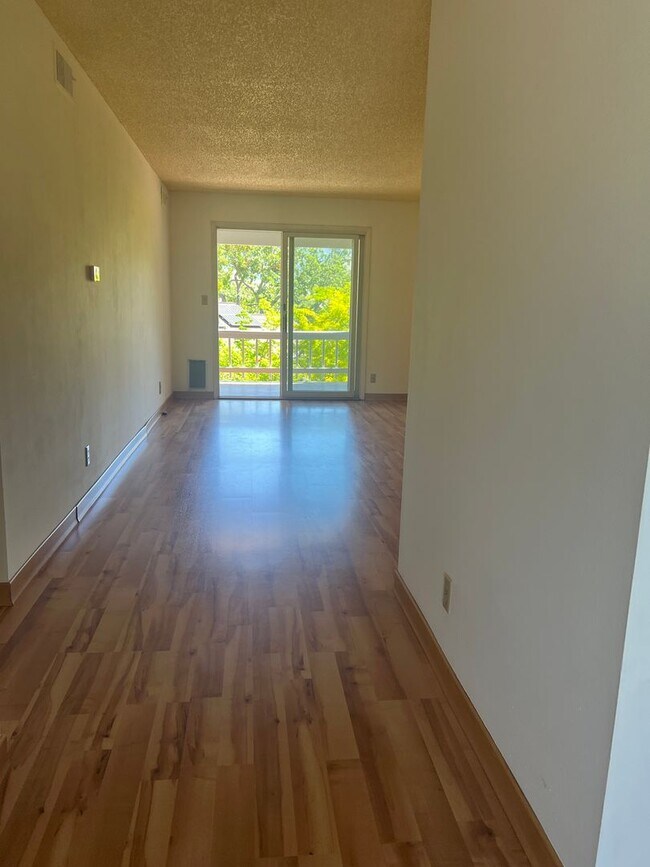 Building Photo - Serene two bedroom condo near Oak Knoll Golf Course | Available Now