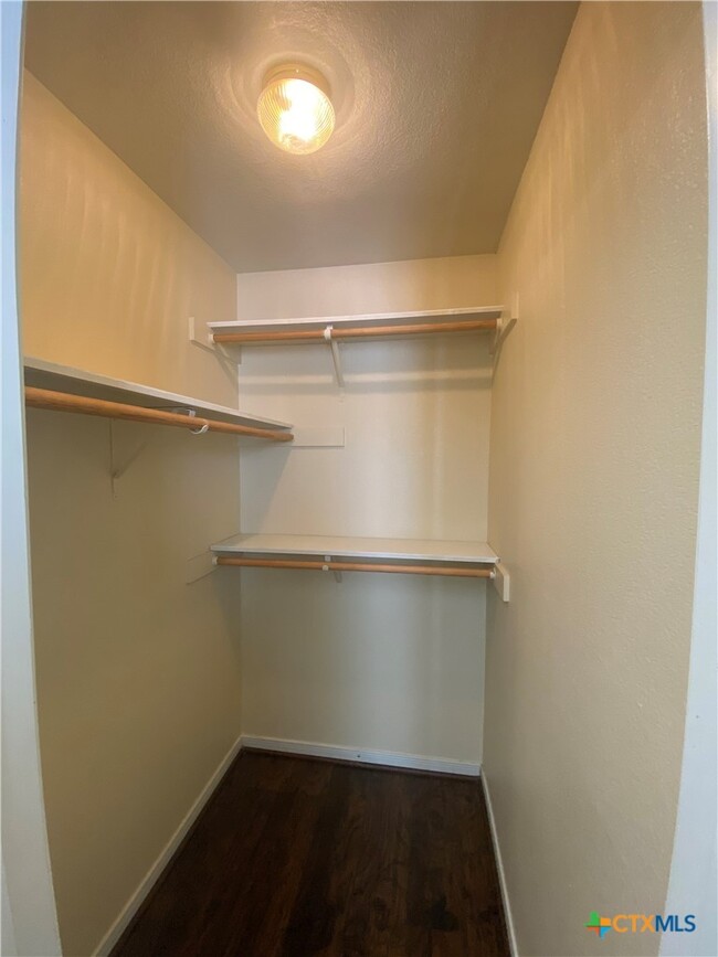 Building Photo - 5107 Daybreak Dr