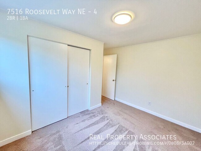 Building Photo - 7516 Roosevelt Way NE