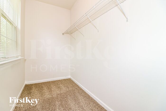 Building Photo - 979 Treymont Way