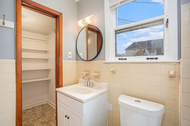 Building Photo - 1449 Quarry Ave NW