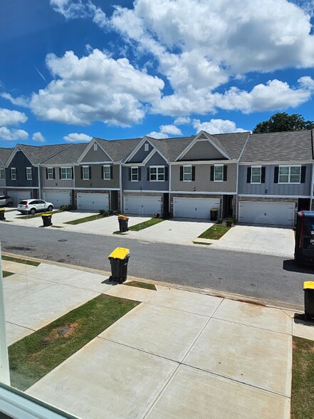 Building Photo - 11743 Chatham Dr