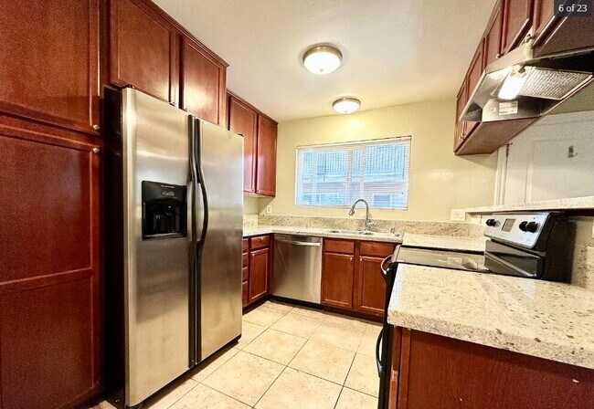 Building Photo - 2 bed 1 bath Beautiful 1st floor unit