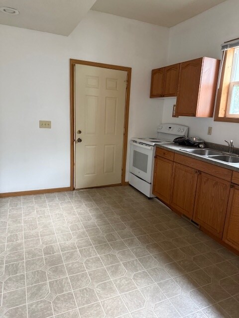 kitchen - 124 10th St N