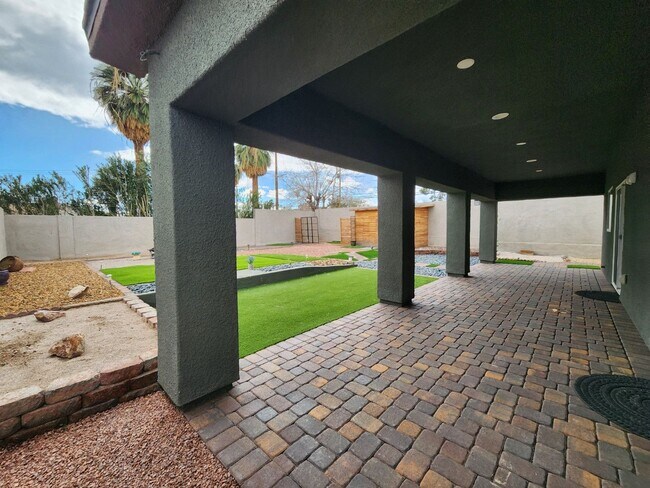 Building Photo - Single Story with Casita