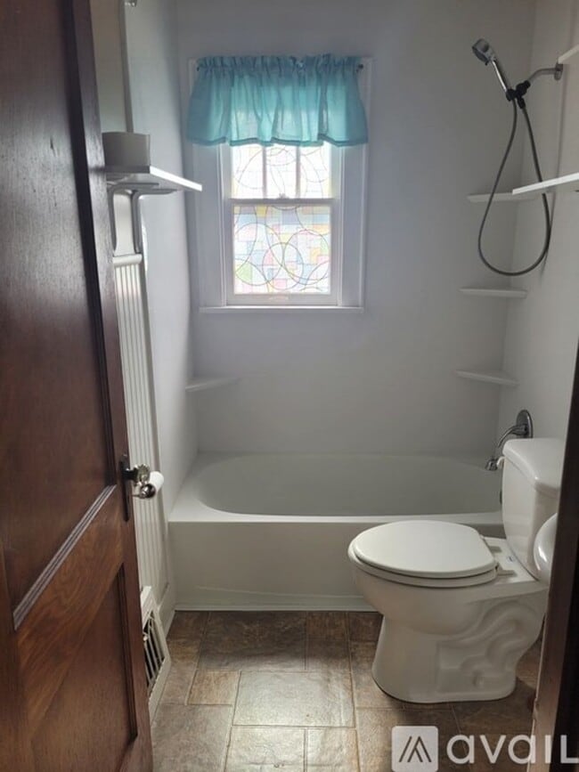 Building Photo - 2 Bd 1 Ba House in Beatrice Available in June!