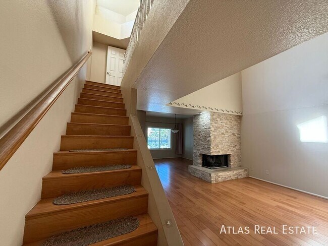 Building Photo - 1425 W Coral Reef Dr