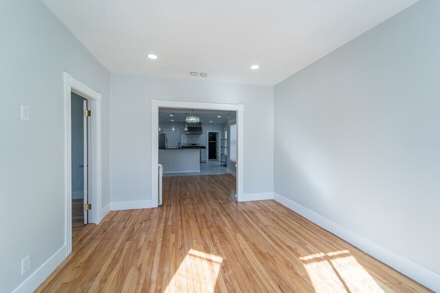 Building Photo - 48 Beaver St