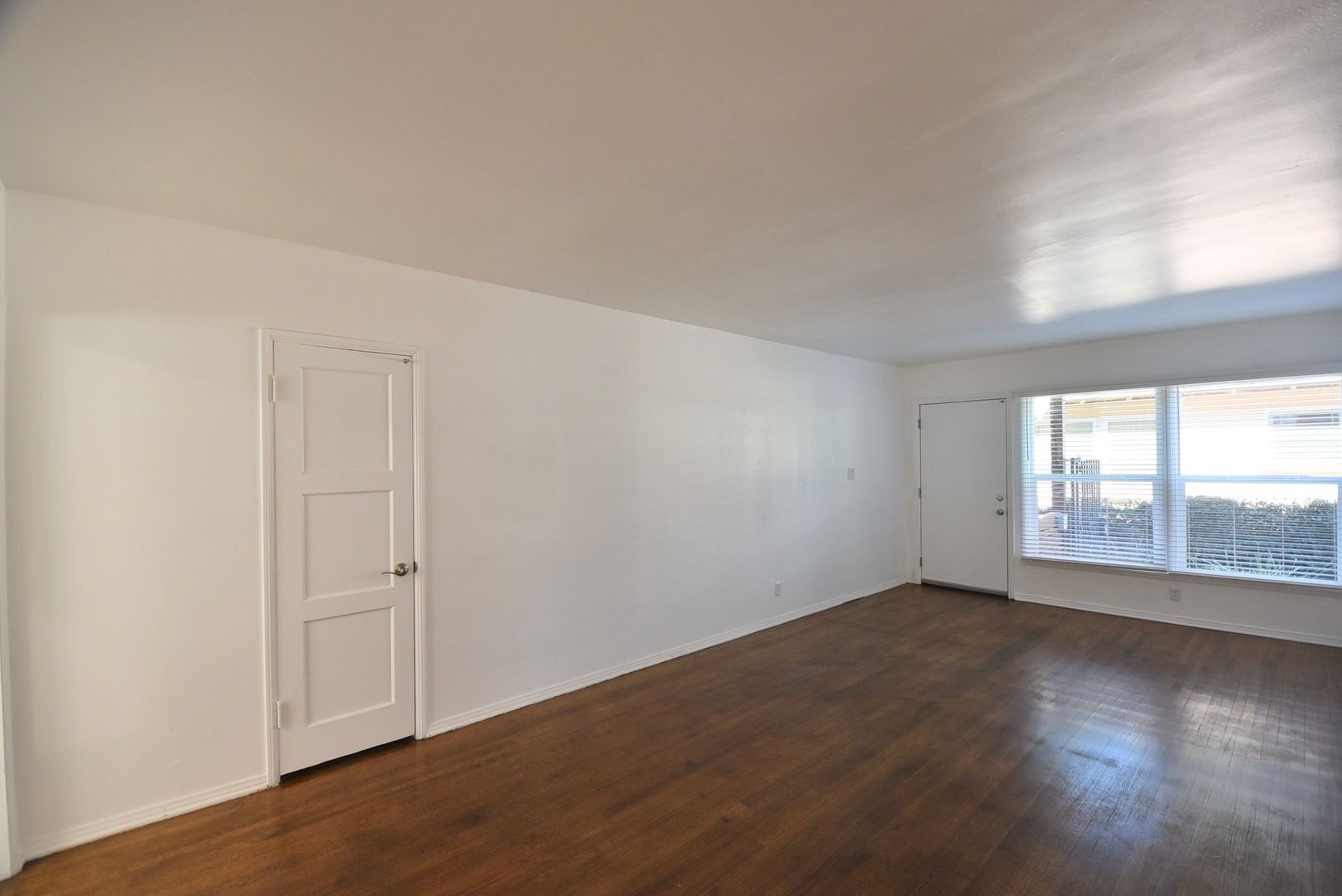 Building Photo - 10919 Camarillo St