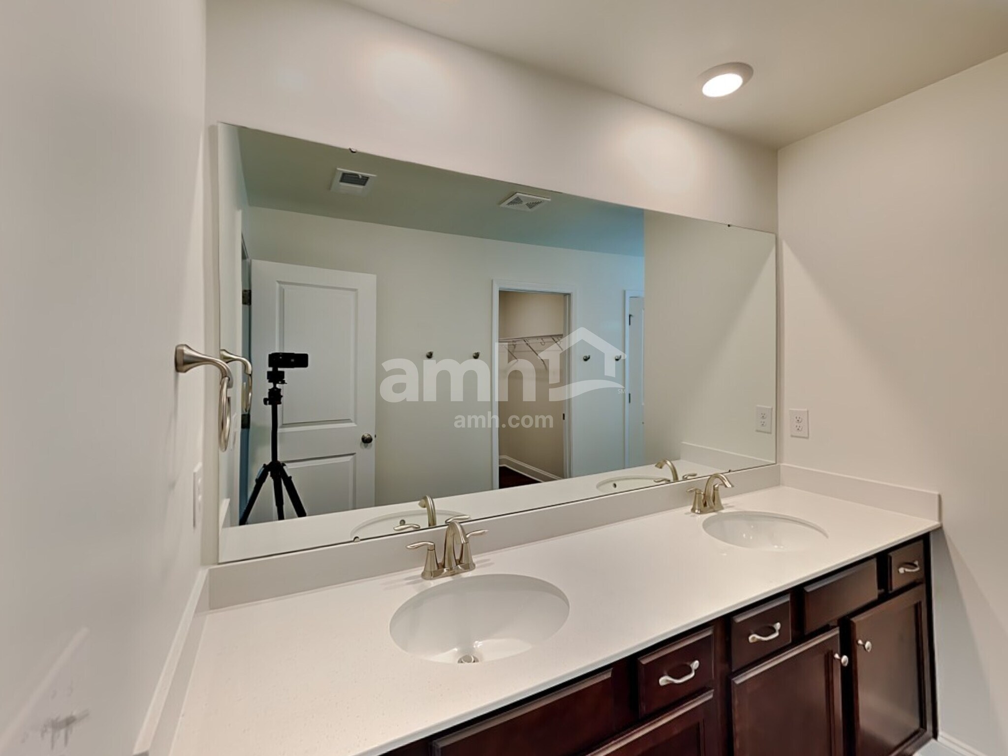 Building Photo - 550 Rivermist Dr